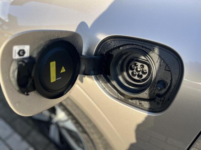 Volvo XC60 2.0 T6 Plug-in hybrid AWD Plus Dark