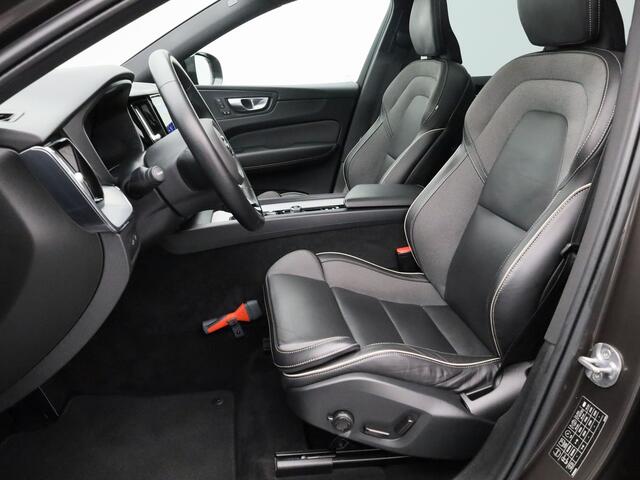 Volvo XC60 2.0 T6 Plug-in hybrid AWD Plus Dark | FACELIFT | PANO | CAMERA | KEYLESS | STOEL- EN STUURVERW.