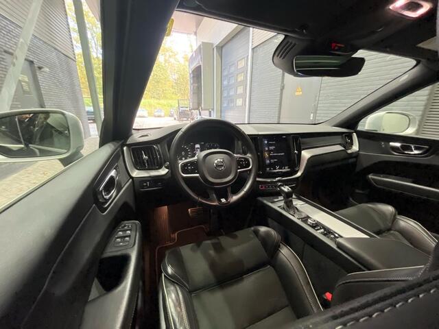Volvo XC60 T5 R-Design | Panoramadak | Head-Up | ACC | 360° Camera | BLIS | Trekhaak
