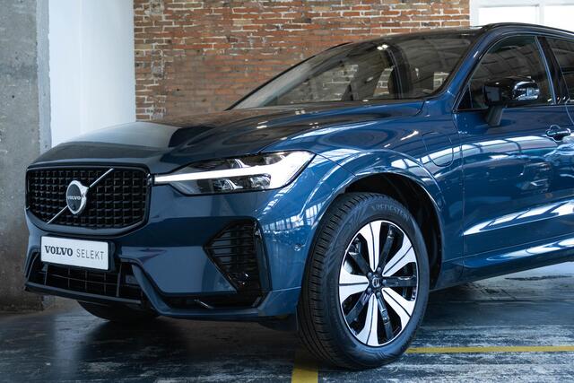 Volvo XC60 T6 Plug-in hybrid AWD Plus Dark | Adaptive cruise control | 360° parkeercamera | BLIS | Wegklapbare trekhaak | Panoramadak | Stoel en stuurwielverwarming | Lederen bekleding | Google infotainment | Parkeersensoren voor + achter