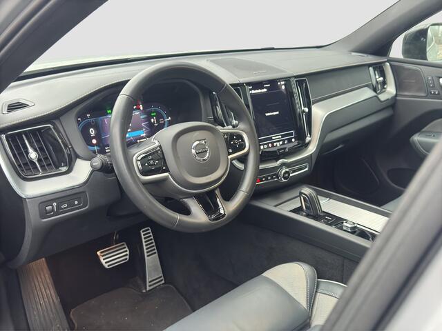 Volvo XC60 2.0 Recharge T8 AWD R-Design | Pano | Trekhaak | H&K | 360* | Adaptive |