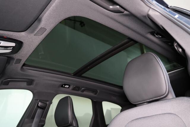 Volvo XC60 T6 Recharge AWD Ultra Black Edition - Panorama/schuifdak - IntelliSafe Assist & Surround - 360º Camera - Harman/Kardon audio - Adaptieve LED koplampen - Verwarmde voorstoelen, stuur & achterbank - Parkeersensoren voor & achter - Elektr. bedienb. voorstoel