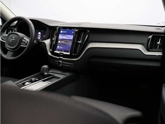 Volvo XC60 T6 AWD Plug-in hybrid AWD Plus Dark / Trekhaak / Pan. dak / Elektr. bed. stoelen / Stoel+stuur+achterbankverwarming