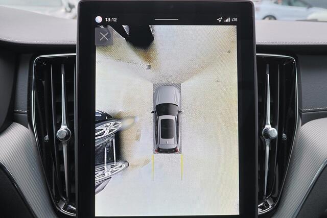 Volvo XC60 T6 Recharge AWD Ultra Black Edition - Panorama/schuifdak - IntelliSafe Assist & Surround - 360º Camera - Harman/Kardon audio - Adaptieve LED koplampen - Verwarmde voorstoelen, stuur & achterbank - Parkeersensoren voor & achter - Elektr. bedienb. voorstoel