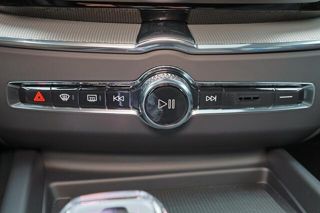 Volvo XC60 T6 Recharge AWD Ultra Black Edition - Panorama/schuifdak - IntelliSafe Assist & Surround - 360º Camera - Harman/Kardon audio - Adaptieve LED koplampen - Verwarmde voorstoelen, stuur & achterbank - Parkeersensoren voor & achter - Elektr. bedienb. voorstoel