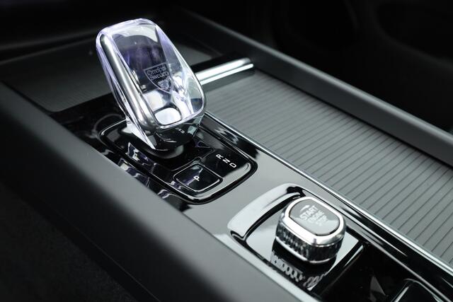 Volvo XC60 T6 Plug-in hybrid Ultra Black Edition | Facelift | Pano | HUD | 360cam | Harman Kardon | Memory seats | Pilot Assist |