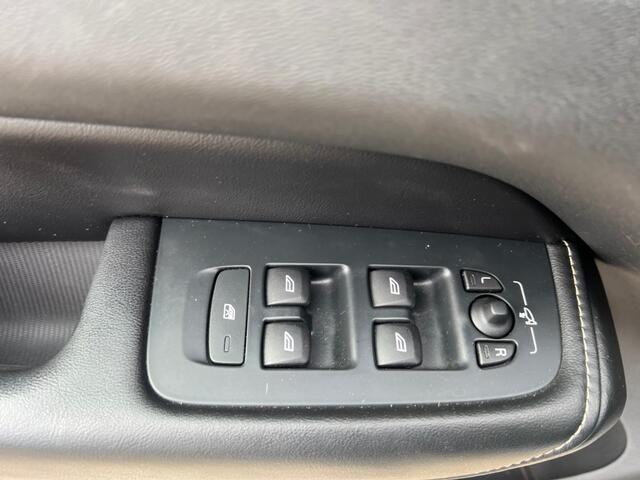 Volvo XC60 2.0 T5 R-DESIGN