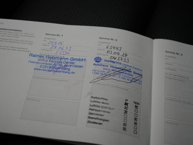 Volvo XC60 T6 AWD R-Design Plug In Hybrid 350pk Dealer O.H. PHEV | Luchtvering | Trekhaak Af Fabriek | Panodak | Head Up | Adaptive Cruise | 360 Camera | Lederen Sportstoelen Massage & Ventilatie & Memory | Google Assistent | Apple Carplay | 21"L.M |