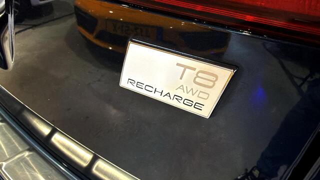 Volvo XC60 2.0 T8 AWD Recharge Long Range 335kW/455pk Aut8 Ultimate Bright LUCHTVERING + HARMAN/KARDON + PANORAMADAK + PILOT ASSIST + ADAPT.CRUISE + LANE ASSIST + STOELMASSAGE + STOELVERWARMING&-VENTILATIE + 360 CAMERA + HEAD-UP + PARKSENSOREN + 19" LM-VELGEN!!