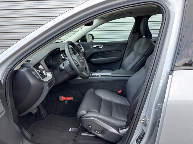 Volvo XC60 T6 Plug-in hybrid AWD Plus Dark / 360 camera / all season banden / Panoramadak / semi-elektrische trekhaak /