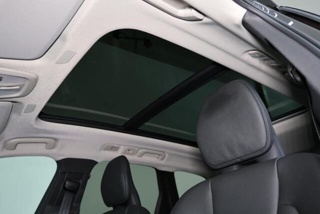 Volvo XC60 T6 Recharge AWD Plus Dark - Panorama/schuifdak - IntelliSafe Assist & Surround - 360º Camera - Harman/Kardon audio - Adaptieve LED koplampen - Verwarmde voorstoelen, stuur & achterbank - Parkeersensoren voor & achter - Elektr. bedienb. voorstoelen met geh
