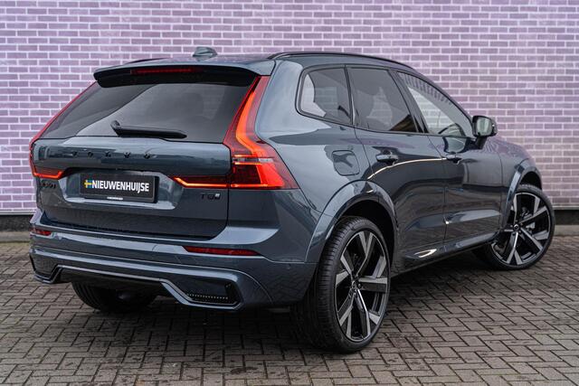 Volvo XC60 2.0 T6 Plug-in hybrid AWD Plus Black Edition | Panoramadak | 360 camera | Head-up display | Luchtvering | 22" lichtmetalen velgen | Getint Glas | Harman Kardon audio | Keyless Entry | Adaptive Cruise Control | Premium pakket |