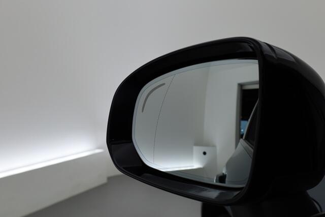 Volvo XC60 2.0 T6 Plug-in hybrid AWD Plus Dark | Pano | Elek. Trekhaak | Harman Kardon | Memory | CarPlay | Camera