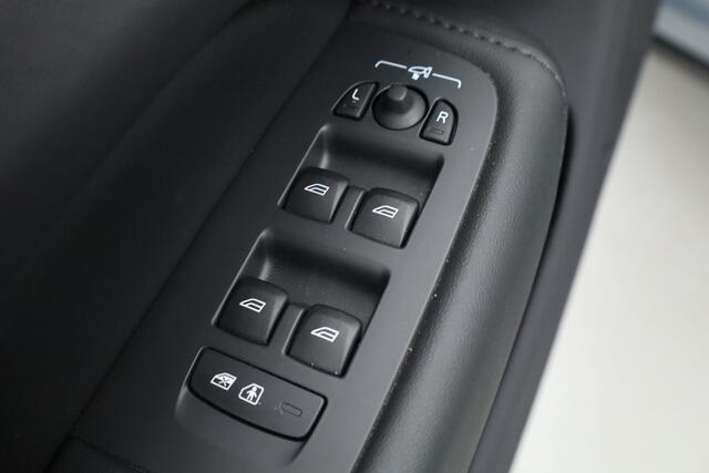 Volvo XC60 2.0 T6 Plug-in hybrid AWD Plus Dark | Pano | Elek. Trekhaak | Harman Kardon | Memory | CarPlay | Camera