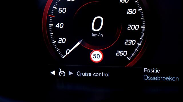 Volvo XC60 2.0 T8 AWD 299kW/407pk Aut8 Twin Engine R-Design LUCHTVERING + PANORAMADAK + SPORTSTOELEN + LEDEREN BEKLEDING + CRUISE + SUBWOOFER + EL.TREKHAAK + STOELVERWARMING + LANE ASSIST + KEYLESS ENTRY&GO + CAMERA + PARKEERSENSOREN A + 21" LM-VELGEN!!