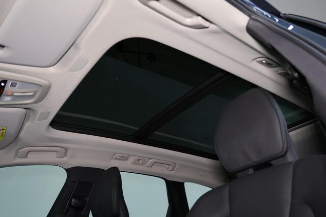 Volvo XC60 T6 Recharge AWD Plus Dark - Panorama/schuifdak - IntelliSafe Assist & Surround - 360º Camera - Verwarmde voorstoelen, stuur & achterbank - Parkeersensoren voor & achter - Elektr. bedienb. voorstoelen met geheugen - Draadloze tel. lader - Elektr. inklapbar