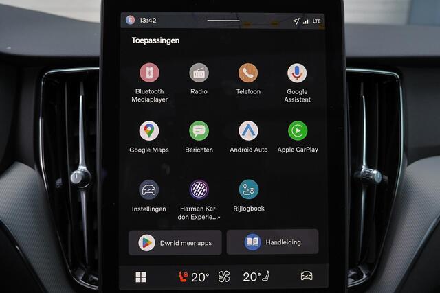 Volvo XC60 T6 Recharge AWD Plus Black Edition - Panorama/schuifdak - IntelliSafe Assist & Surround - 360º Camera - Harman/Kardon audio - Adaptieve LED koplampen - Verwarmde voorstoelen, stuur & achterbank - Parkeersensoren voor & achter - Elektr. bedienb. voorstoele