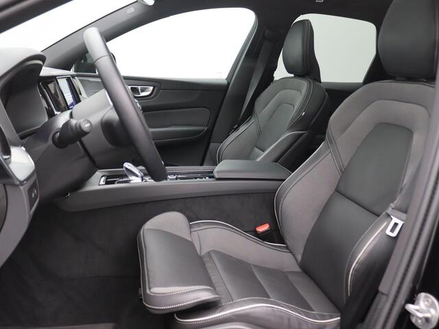 Volvo XC60 2.0 T6 Plug-in hybrid AWD Plus Dark 350PK Aut. Pano-Schuifdak, SOH 98%, Trekhaak, Alarm, Harman Kardon, Stoelverwarming, Memorystoelen, 19" LM Velgen