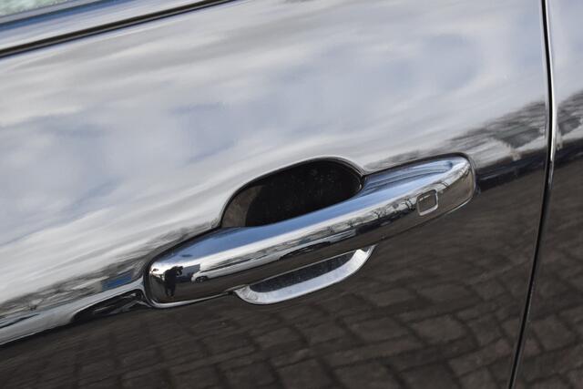 Volvo XC60 T6 350PK Automaat Plug-in hybrid AWD Plus Dark | Trekhaak | ACC | Allseason | Blis | Leder | Stuurverwarming