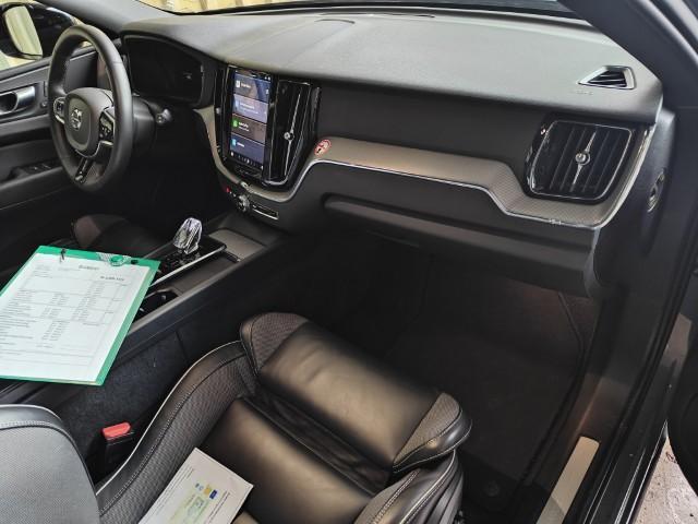 Volvo XC60 2.0 T6 Plug-in hybrid AWD Plus Dark | 20" | Sportstoelen | Panoramadak | Adaptieve Cruise Control | 20" | Parkeercamera |