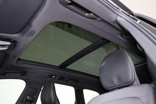 Volvo XC60 T6 Recharge AWD Ultra Black Edition - Panorama/schuifdak - IntelliSafe Assist & Surround - 360º Camera - Harman/Kardon audio - Adaptieve LED koplampen - Verwarmde voorstoelen, stuur & achterbank - Parkeersensoren voor & achter - Elektr. bedienb. voorstoel