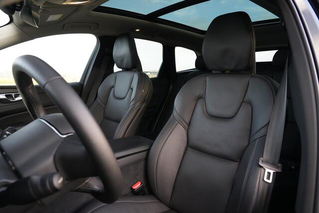 Volvo XC60 2.0 T6 Plug-in hybrid AWD Ultimate Dark 350pk Panoramadak/Luchtvering/360Camera