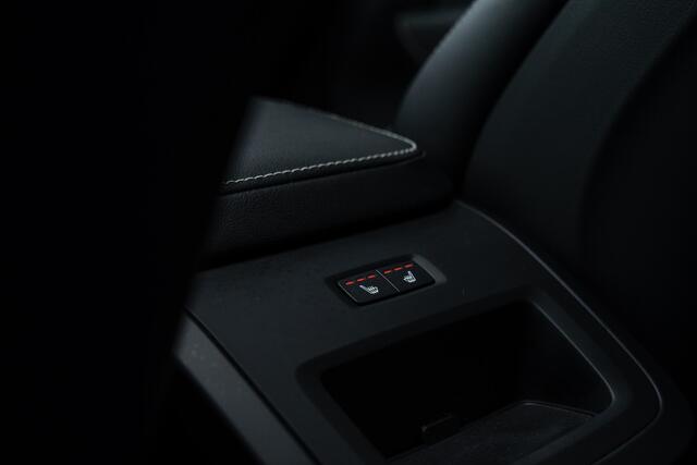 Volvo XC60 T6 Plug-in hybrid AWD R-Design Aut. | Long Range | Google Maps | Adaptieve Cruise Control | Panoramadak | Trekhaak | Harman Kardon Audio | Stoel-/Stuur-/Voorruitverwarming | Parkeercamera |