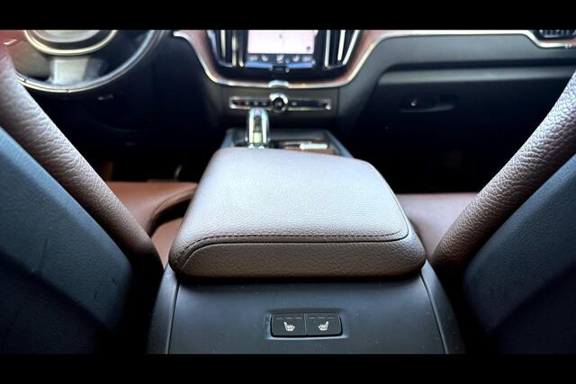 Volvo XC60 2.0 T8 AWD 299kW/407pk Aut8 Twin Engine Inscription PANORAMADAK + HEAD-UP DISPLAY + STOELVERWARMING V&A + STUURVERWARMING + ADAPT.CRUISE + PILOT ASSIST + STANDKACHEL + ON-CALL + SUBWOOFER + LEER + CAMERA + PARKASSISTENT + 20" LM-VELGEN/18" LM-VELGEN WINTE