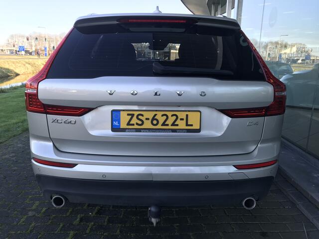 Volvo XC60 2.0 D4 Momentum Luxury Automaat | Rijklaar incl 12 mnd Bovag | Panoramadak Trekhaak Carplay/Android auto