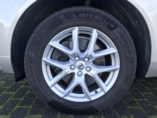 Volvo XC60 2.0 D4 Momentum Luxury Automaat | Rijklaar incl 12 mnd Bovag | Panoramadak Trekhaak Carplay/Android auto