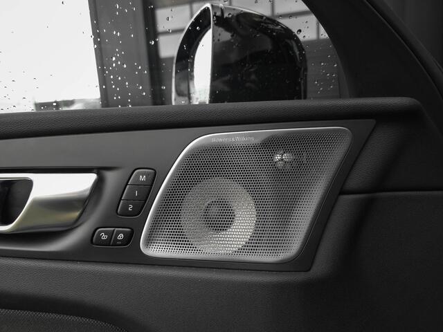 Volvo XC60 2.0 T6 Plug-in hybrid AWD Black Edition | B&W | Topv. | 2x Memory | 20" |