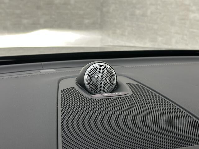 Volvo XC60 350PK Ultimate Bright | Bowers & Wilkins | Luchtvering | Panorama | Massage | ACC | 360 Camera | T6 | Stoelventilatie | Head-Up | Keyless-Entry | Orrefors Glaspook | Pilot-Assist | Stoelverwarming V+A | Stand-Kachel | Memory | Stuurverwarming | Dodehoek |