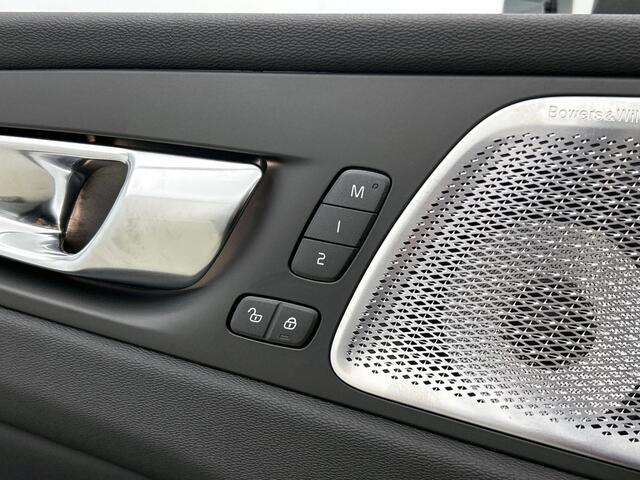 Volvo XC60 Ultra Bright Recharge Plug-In Hybrid AWD | Panorama dak | Bowers