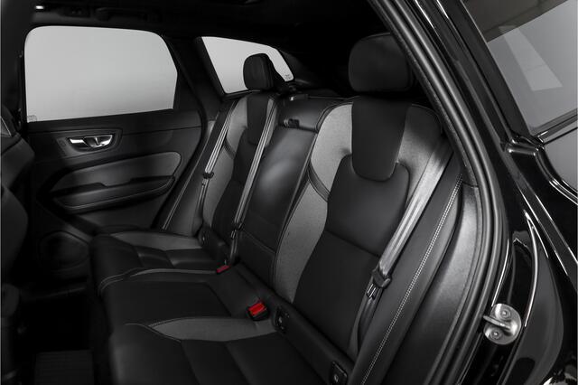 Volvo XC60 2.0 T8 Plug-in hybrid AWD Plus Black Edition | Elek. Trekhaak | S/K-Panodak | Harman/Kardon | Dig. Cockpit | Adapt. Cruise | Memory Stoelen | Elek. Klep | Stoel-+stuurverw. | 360 Camera | NAV+App. Connect | ECC | LM 21" | 0348