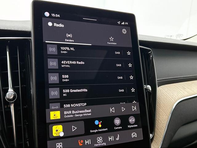 Volvo XC60 Ultra Bright Recharge Plug-In Hybrid AWD | Panorama dak | Bowers