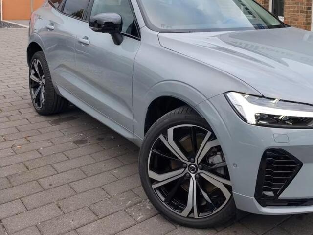 Volvo XC60 2.0 T8 Plug-in hybrid AWD Plus Dark (335kW/455PK) FULL OPTION ** 1e EIG - Ex VOLVO - ¤ 25.000,= onder NP ** ** INFORMEER OOK NAAR ONZE AANTREKKELIJKE FINANCIAL-LEASE TARIEVEN **