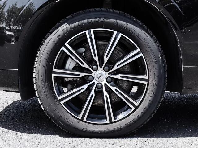 Volvo XC60 2.0 T8 Plug-in hybrid AWD Plus Dark (335kW/455PK) FULL OPTION (PANO / TREKH) ** 1e EIG - Ex VOLVO) ** INFORMEER OOK NAAR ONZE AANTREKKELIJKE FINANCIAL-LEASE TARIEVEN **