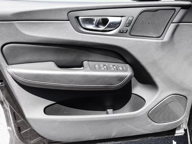 Volvo XC60 2.0 T8 Plug-in hybrid AWD Plus Dark (335kW/455PK) FULL OPTION (PANO / TREKH) ** 1e EIG - Ex VOLVO) ** INFORMEER OOK NAAR ONZE AANTREKKELIJKE FINANCIAL-LEASE TARIEVEN **