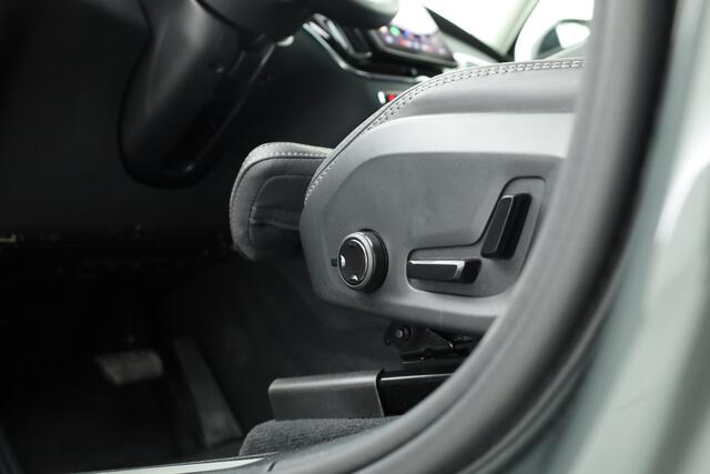 Volvo XC60 2.0 T8 Plug-in hybrid AWD Ultra Dark "Forest Lake" | Facelift | Memory | Pano | Luchtvering | Massage | Bowers & Wilkins