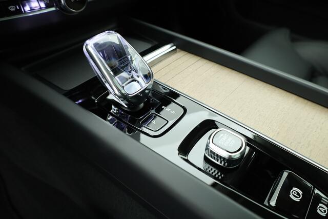 Volvo XC60 2.0 T8 Plug-in hybrid AWD Ultra Dark "Forest Lake" | Facelift | Memory | Pano | Luchtvering | Massage | Bowers & Wilkins