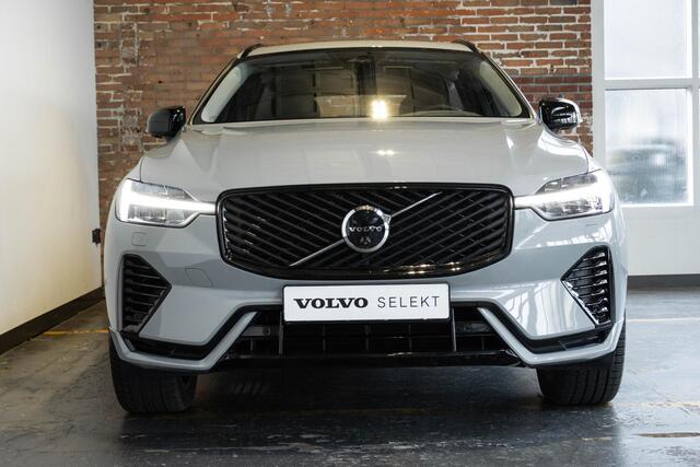 Volvo XC60 T6 Plug-in hybrid AWD Ultra Dark | Stoelverwarming | Electrische wegklapbare trekhaak | Head-Up Display | Adaptive Cruise Control | 360° Parkeercamera | Parkeersensoren voor + achter | Premium Audio by Harman Kardon