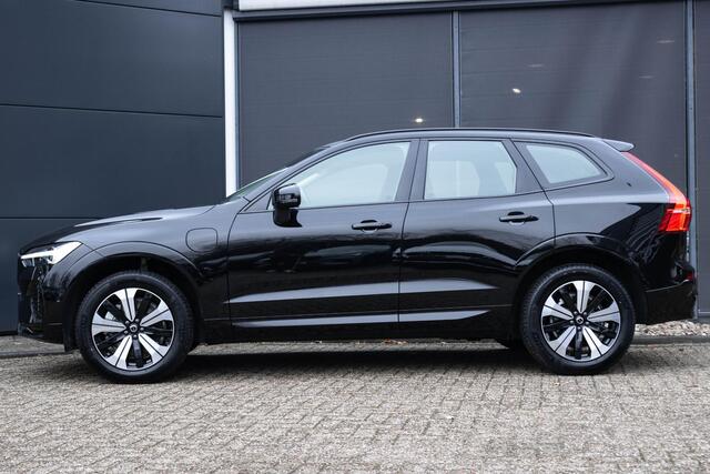 Volvo XC60 2.0 T6 Plug-in hybrid AWD Plus Dark Premium Audio by Harman en Kardon| Panoramadak| Semi Electrische Trekhaak| Lederen Interieur| Adaptieve Cruise Control| Blind Spot| Interieur Voorverwarming| Keyless Entry.