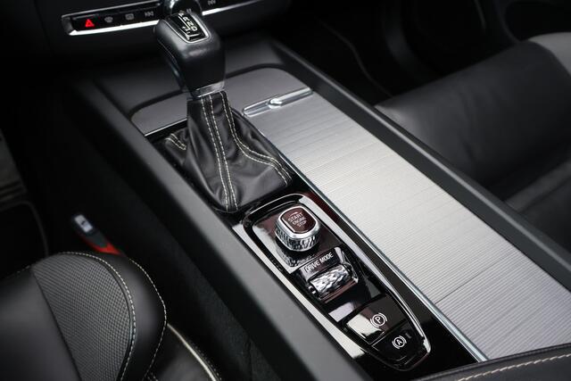 Volvo XC60 2.0 T5 R-Design | HUD | Panoramadak | Leder | Trekhaak | Camera | ACC |