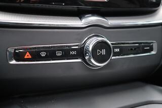 volvo-xc60-2.0-t5-r-design--hud--