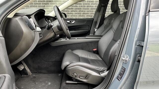 Volvo XC60 2.0 T8 Plug-in hybrid AWD Plus Dark | Panorama | Google Maps | Camera | Leder