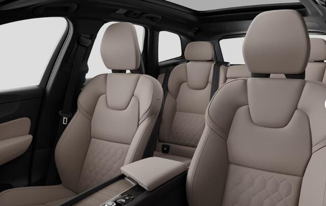 Volvo XC60 T6 350PK Automaat Plug-in hybrid AWD Plus Bright Panoramadak/ Elektrisch bedienbare voorstoelen met geheugen/ Stoelverwarming/ Stuurverwarming/ Harman Kardon audio/ 360 Camera/