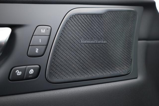 Volvo XC60 2.0 T6 Plug-in hybrid AWD Plus Black Edition | Pano | 360Cam | Stoel- Stuurverw. | Memory | Harman Kardon | CarPlay | 21''