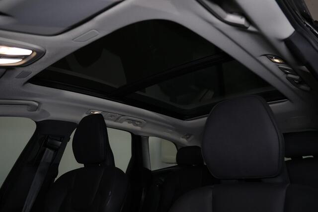 Volvo XC60 T6 Recharge AWD Ultra Dark - Panorama/schuifdak - IntelliSafe Assist & Surround - 360º Camera - Harman/Kardon audio - Adaptieve LED koplampen - Verwarmde voorstoelen, stuur & achterbank - Parkeersensoren voor & achter - Elektr. bedienb. voorstoelen met ge