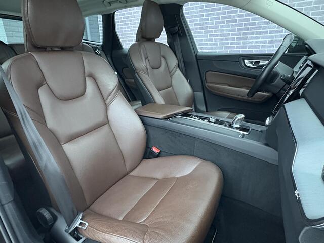 Volvo XC60 2.0 T8 Twin Engine AWD Momentum | Luchtvering | Trekhaak | Carplay/android auto | parkeersensoren V+A | Leder | Schuif/kantel panoramadak |