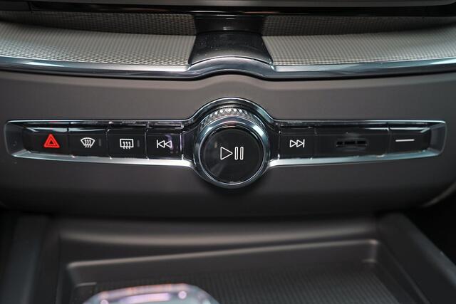 Volvo XC60 T6 Recharge AWD Plus Black Edition - Panorama/schuifdak - IntelliSafe Assist & Surround - 360º Camera - Harman/Kardon audio - Adaptieve LED koplampen - Verwarmde voorstoelen, stuur & achterbank - Parkeersensoren voor & achter - Elektr. bedienb. voorstoele